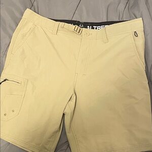 Realtree Men's Khaki Cargo Shorts